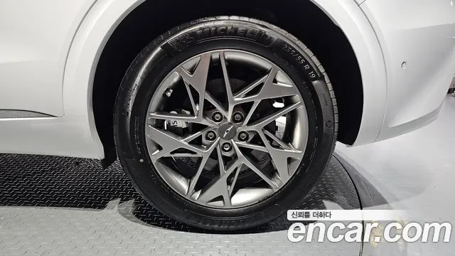 Genesis GV70 — Фото автомобиля 6