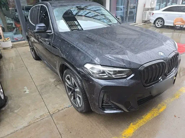 BMW iX3 — Фото автомобиля 3