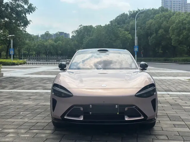 Xiaomi YU7 — Фото автомобиля 2