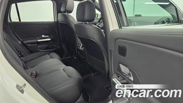 Mercedes-Benz EQA — Фото автомобиля 10