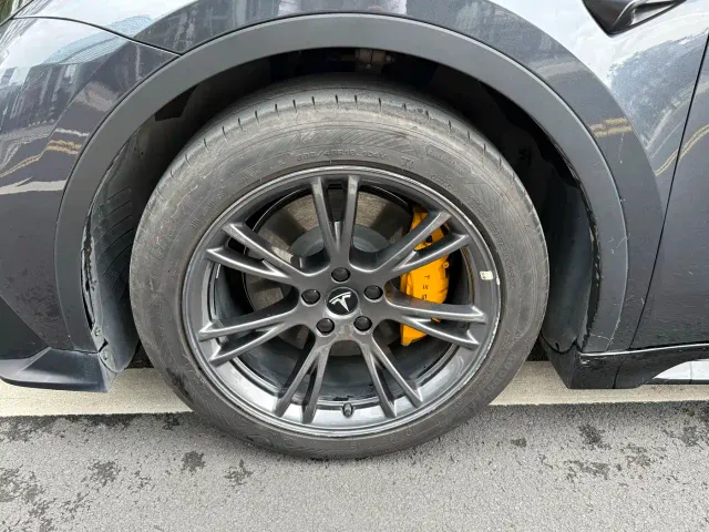 Tesla Model Y — Фото автомобиля 12
