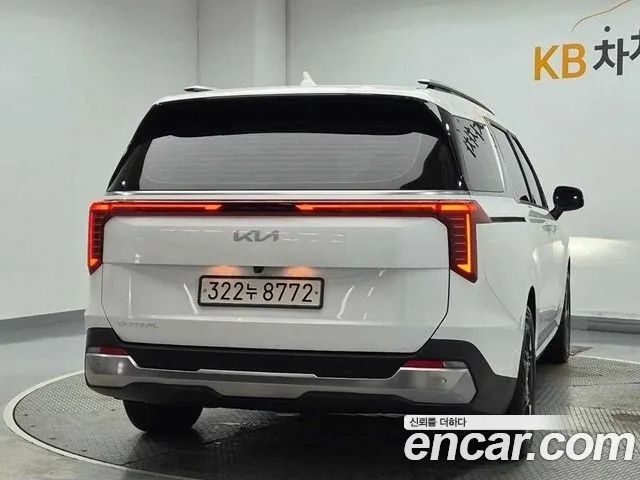 Kia Carnival Generation 4 — Фото автомобиля 3