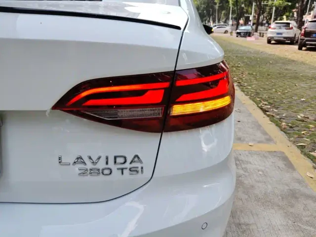 Volkswagen Lavida — Фото автомобиля 7