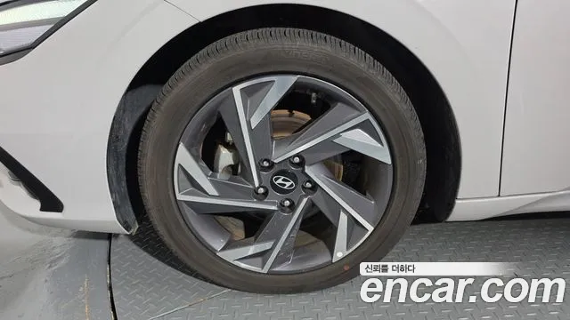Hyundai Avante CN7 — Фото автомобиля 5