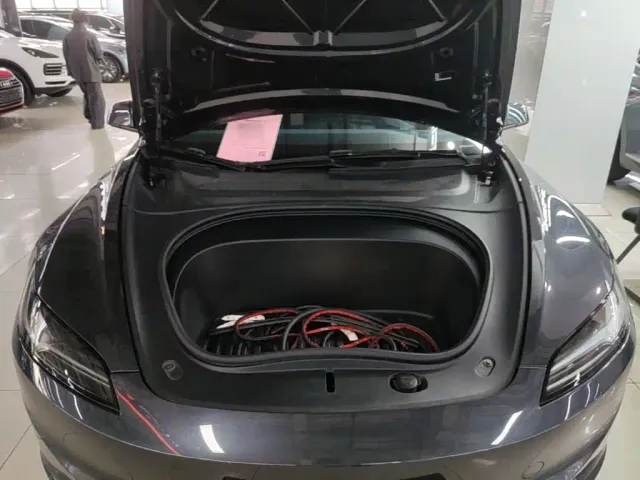 Tesla Model 3 — Фото автомобиля 19