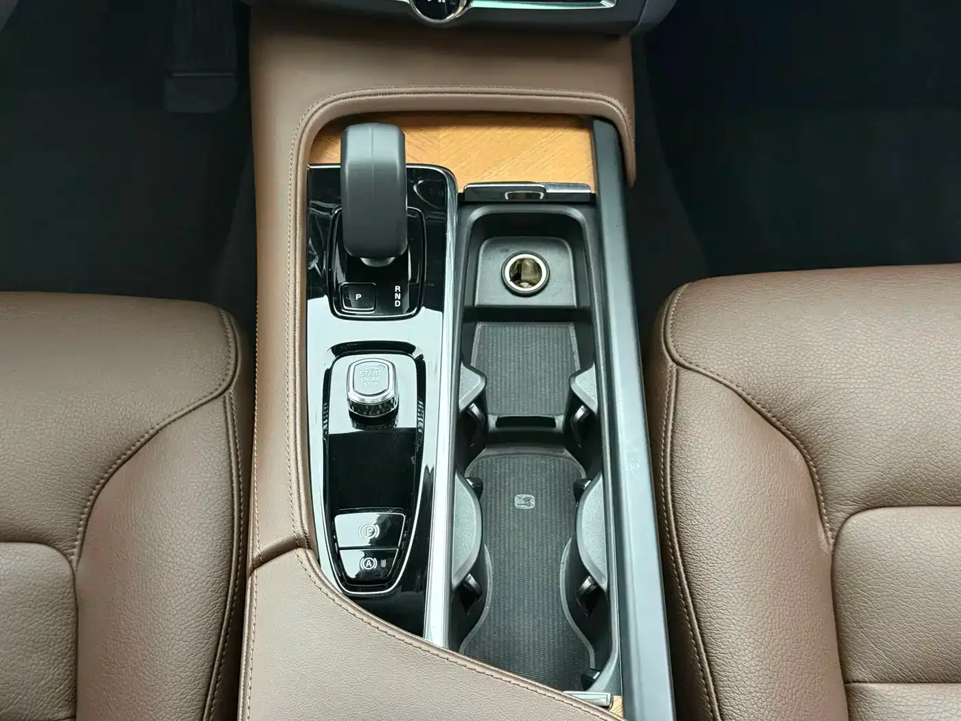 Volvo Volvo S90 2024 B5 Momentum Luxury Edition — Фото автомобиля 7