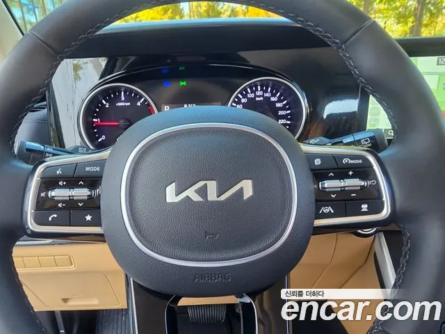 Kia Carnival Generation 4 — Фото автомобиля 11