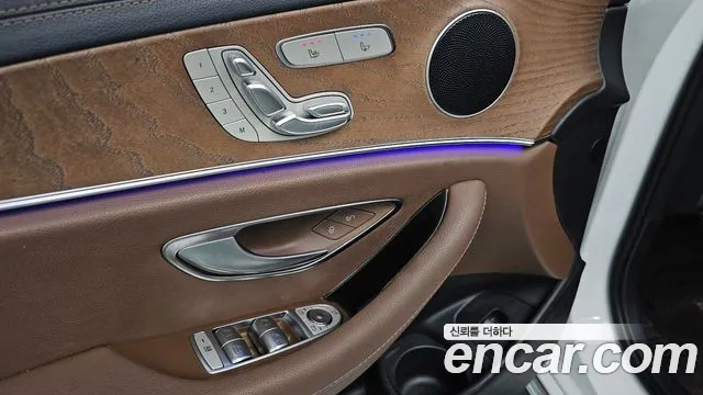 Mercedes-Benz E-Class — Фото автомобиля 17