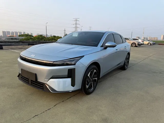 Фотография автомобиля — Geely Galaxy L6