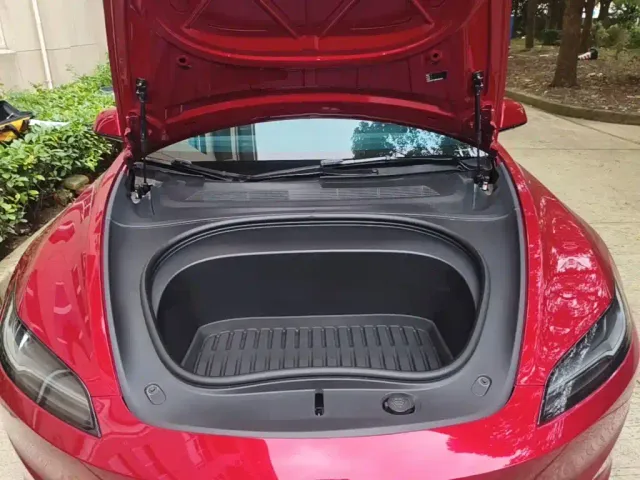 Tesla Model 3 — Фото автомобиля 15