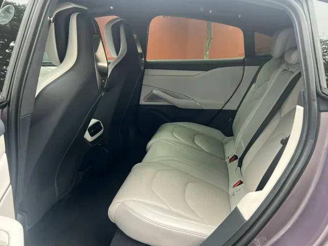 Xiaomi SU7 — Фото автомобиля 9