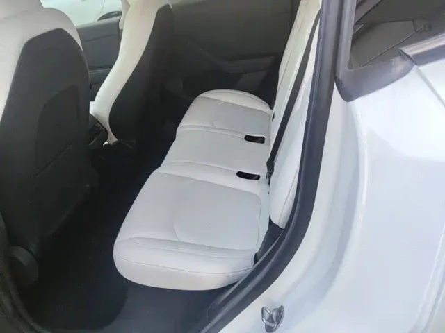 Tesla Model Y — Фото автомобиля 16