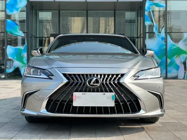 Lexus ES — Фото автомобиля 2