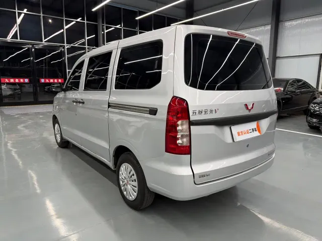 Wuling Hongguang V — Фото автомобиля 9