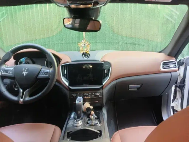 Maserati Ghibli — Фото автомобиля 12