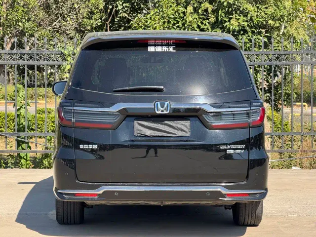 Honda Elysion — Фото автомобиля 8