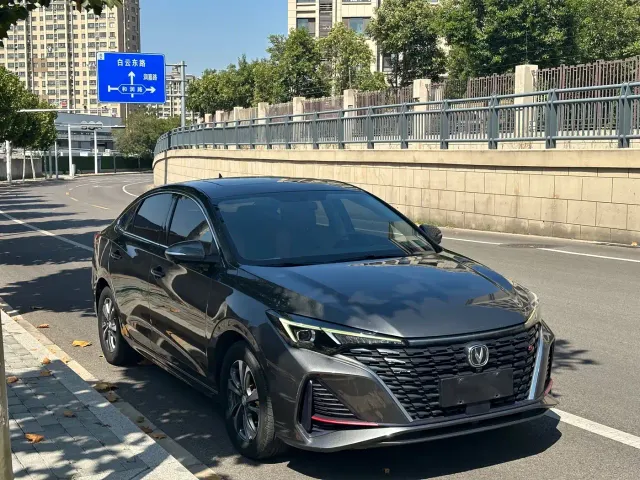 Changan Eado — Фото автомобиля 3