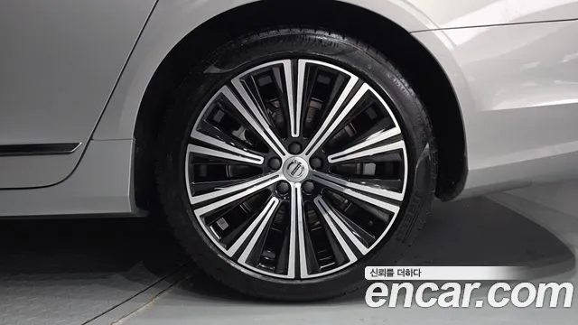 Volvo S90 — Фото автомобиля 6
