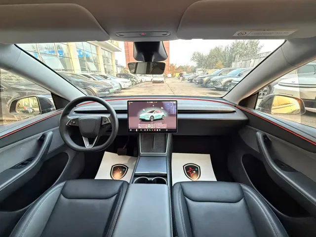 Tesla Model Y — Фото автомобиля 13