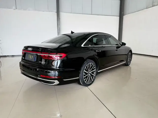 Audi A8 — Фото автомобиля 6