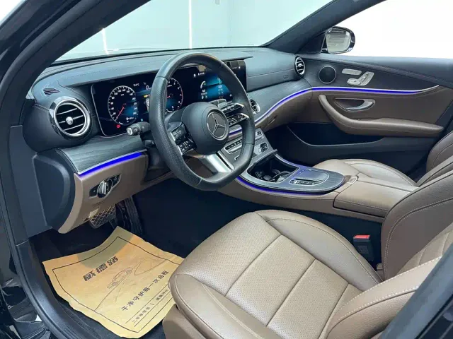 Mercedes-Benz E-Class — Фото автомобиля 11