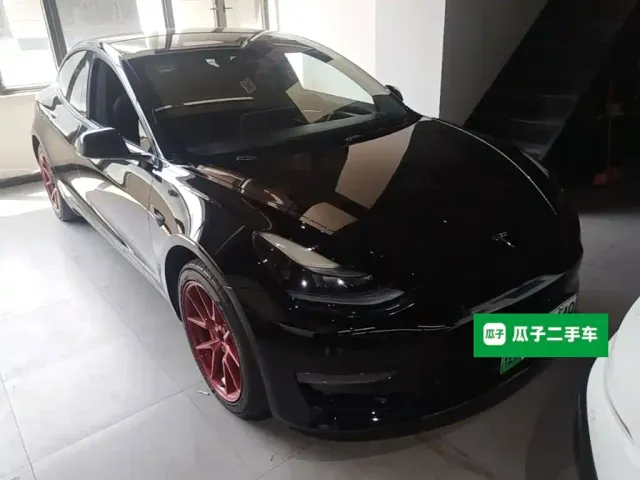 Tesla Model 3 — Фото автомобиля 3