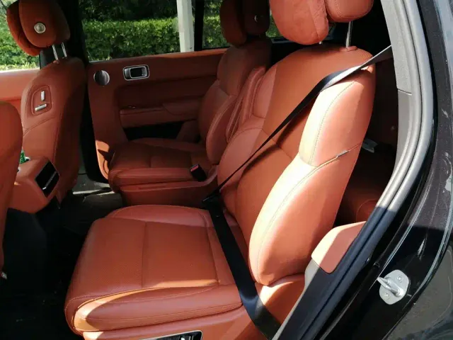 Li Auto L8 — Фото автомобиля 18