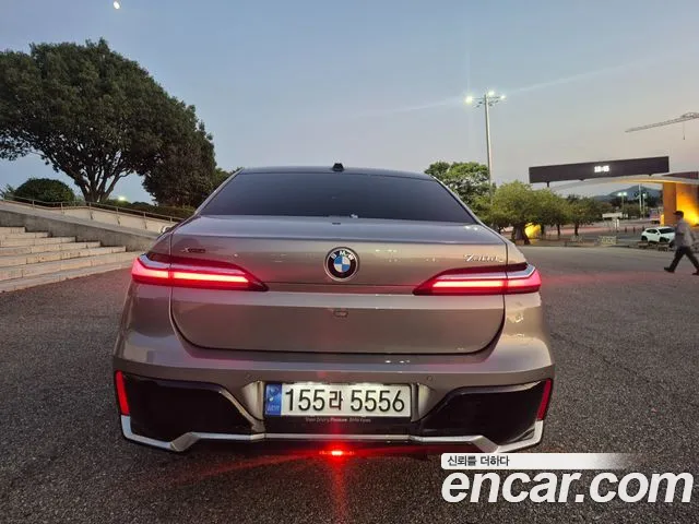 BMW 7 Series G70 — Фото автомобиля 4