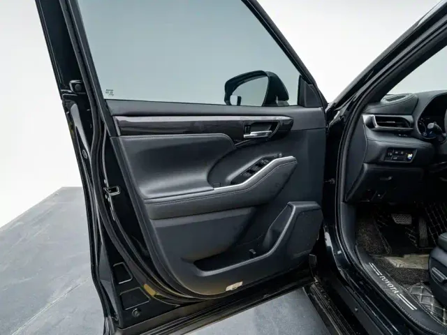 Toyota Crown Kluger — Фото автомобиля 16