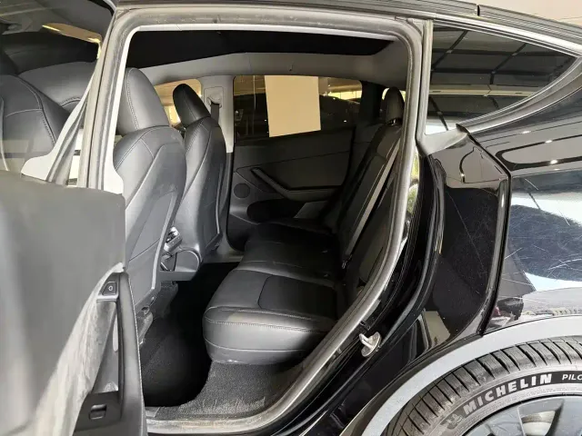 Tesla Model Y — Фото автомобиля 5
