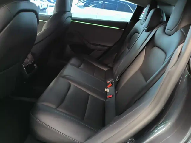 Tesla Model 3 — Фото автомобиля 16