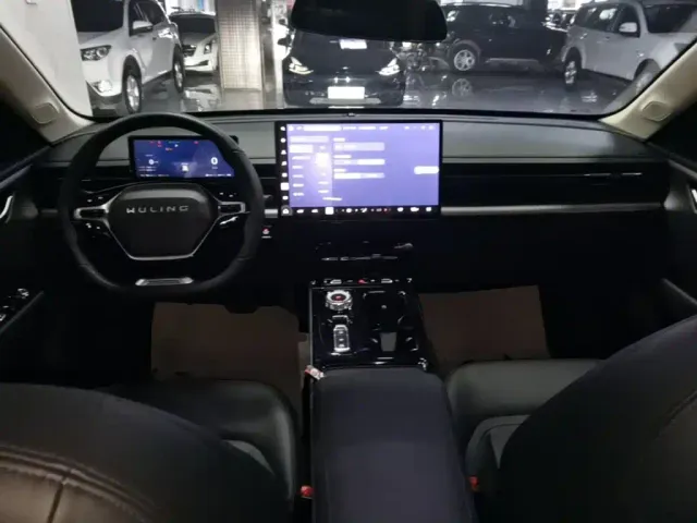 Wuling Starlight — Фото автомобиля 9
