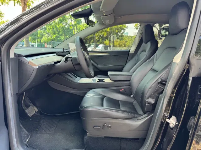 Tesla Model Y — Фото автомобиля 5