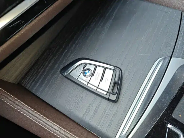 BMW 5 Series — Фото автомобиля 8