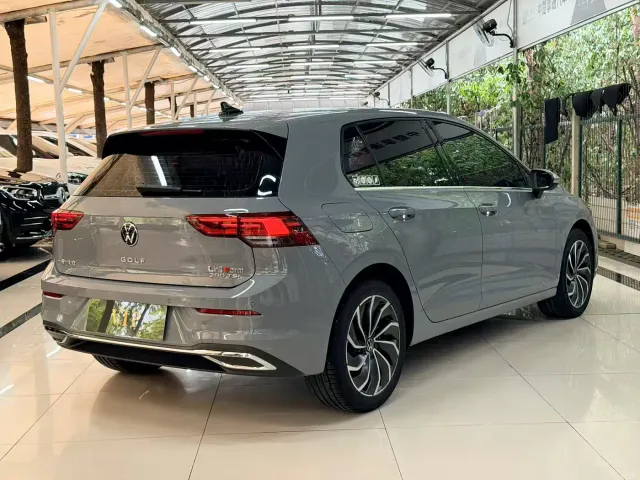 Volkswagen Golf — Фото автомобиля 4