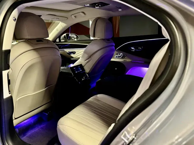 Bentley Flying Spur — Фото автомобиля 17