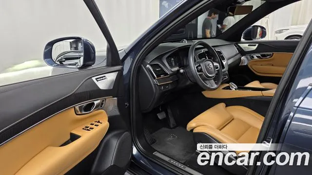 Вольво XC90 — Фото автомобиля 10