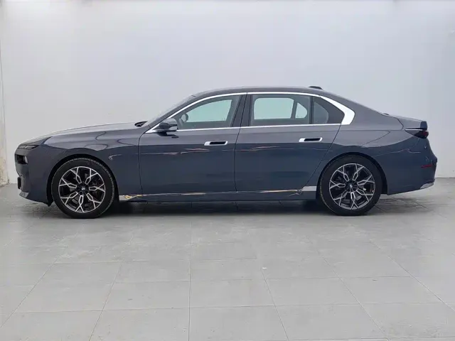 BMW 7 Series — Фото автомобиля 3