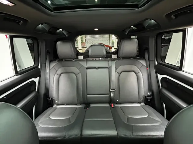 Land Rover Defender — Фото автомобиля 24