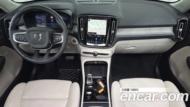 Volvo XC40 — Фото автомобиля 10