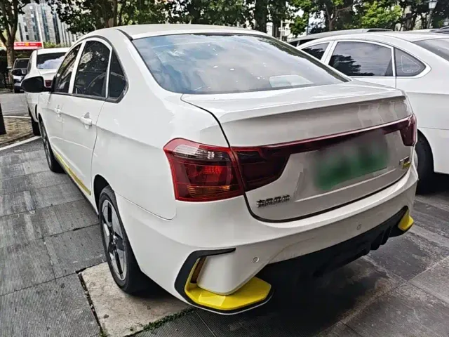Dongfeng Fengshen E70 — Фото автомобиля 4