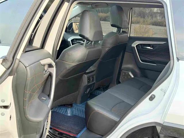 Toyota RAV4 — Фото автомобиля 8
