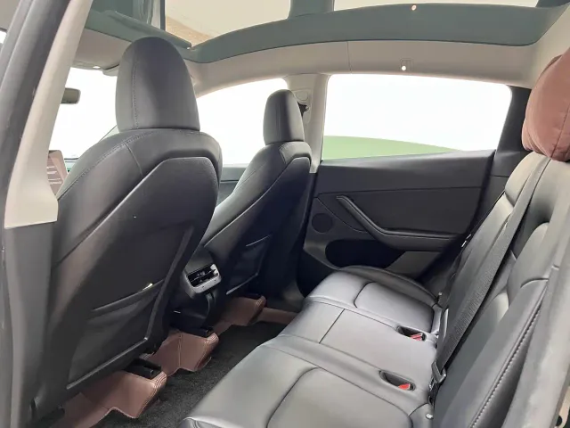 Tesla Model Y — Фото автомобиля 16