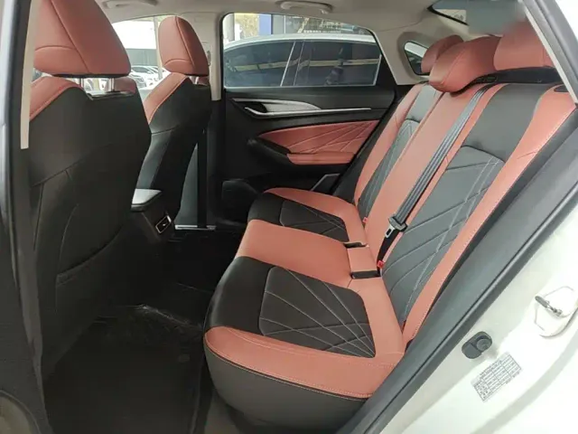 Changan Eado — Фото автомобиля 16