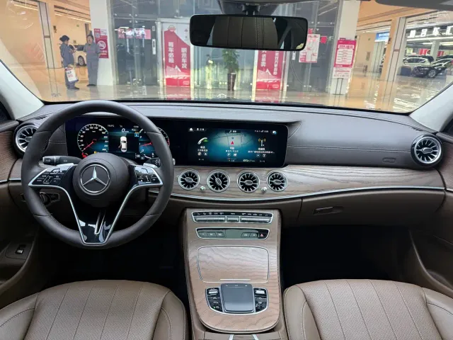 Mercedes-Benz E-Class — Фото автомобиля 9