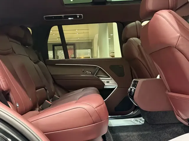 Land Rover Range Rover 2025 3.0 L6 400PS Flourishing Era Extended Wheelbase — Фото автомобиля 16