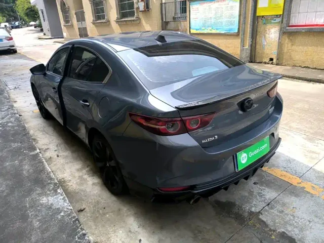 Mazda Axela — Фото автомобиля 4