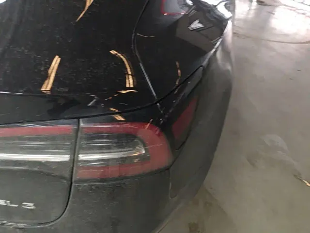 Tesla Model 3 — Фото автомобиля 7