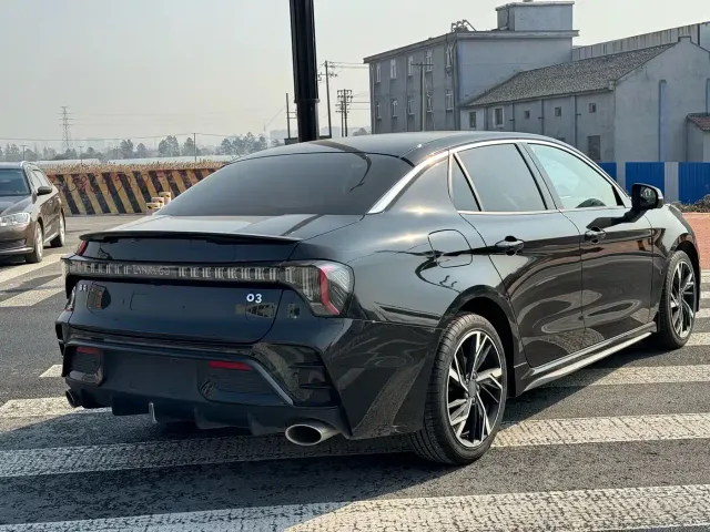 Lynk & Co 03 — Фото автомобиля 9