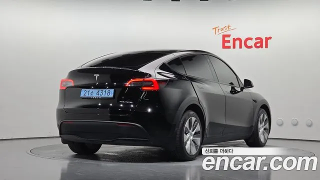 Tesla Model Y — Фото автомобиля 2